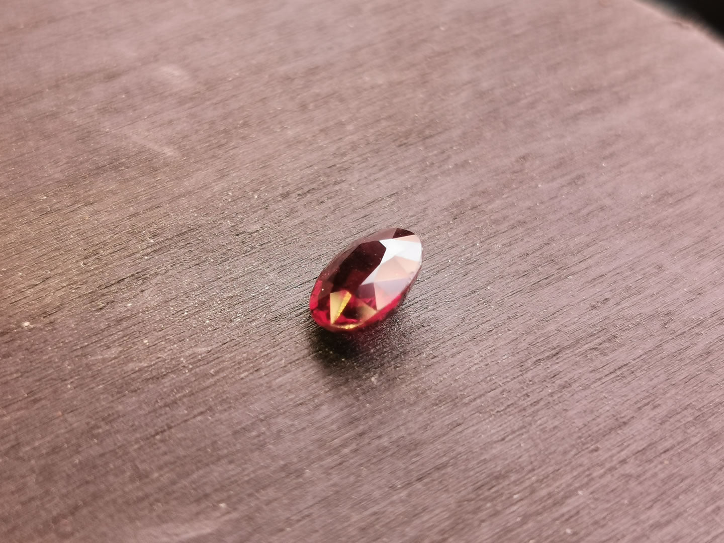 Granato Rodolite taglio ovale 1,74 ct