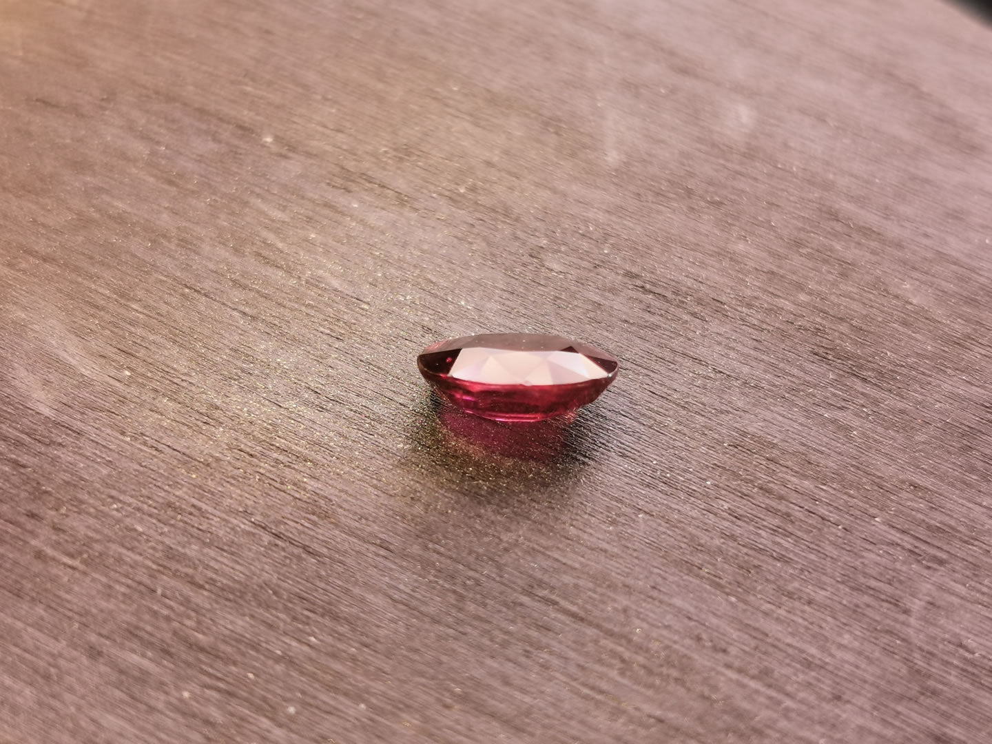 Granato Rodolite taglio ovale 1,74 ct