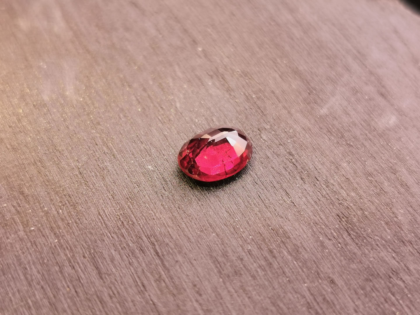 Granato Rodolite taglio ovale 1,74 ct