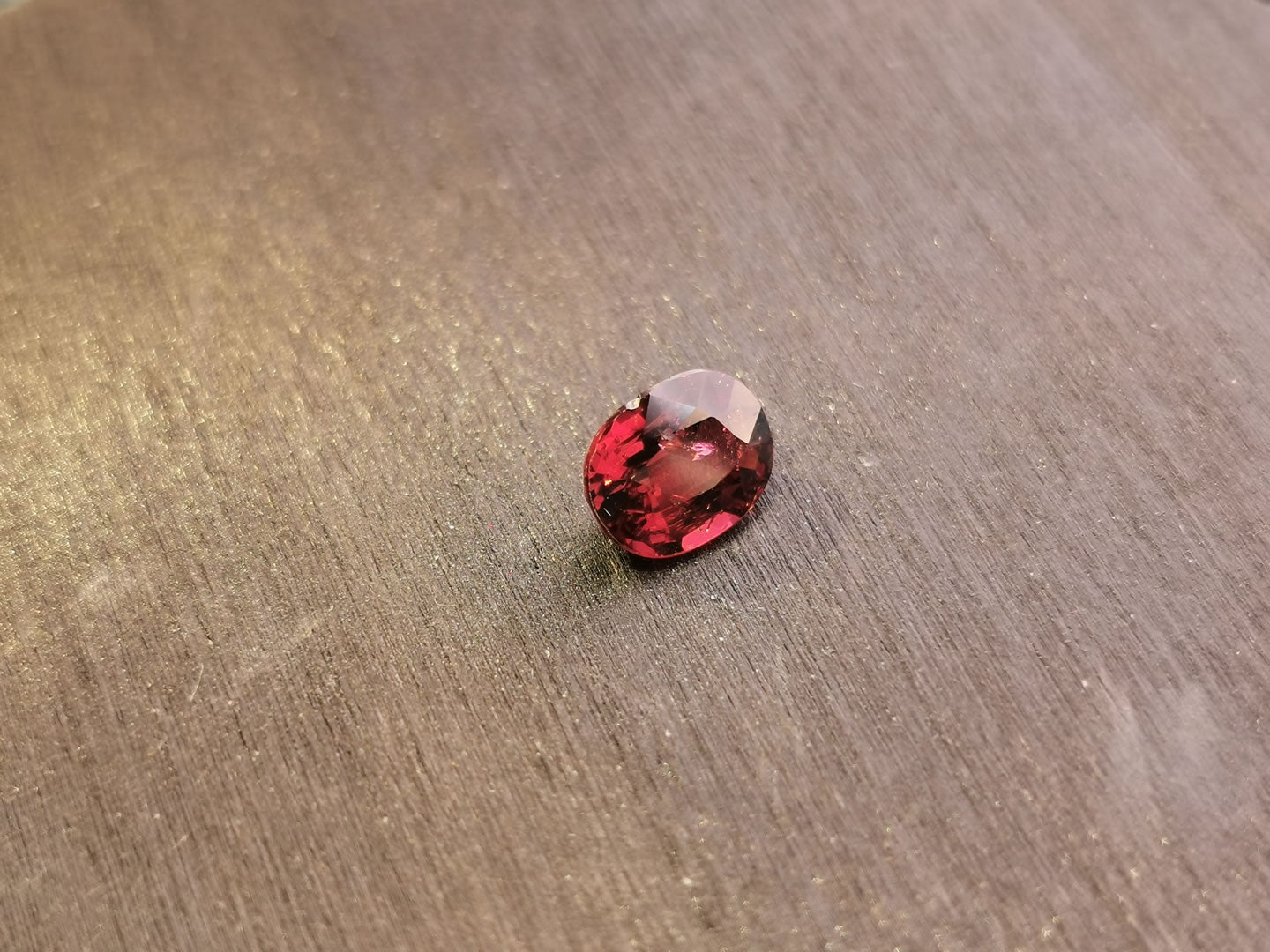 Granato Rodolite taglio ovale 1,48 ct