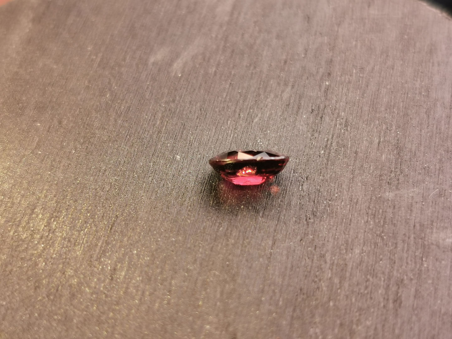 Granato Rodolite taglio ovale 1,48 ct