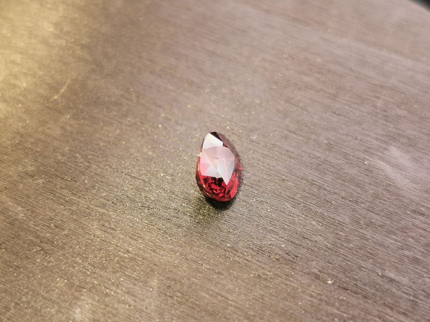 Granato Rodolite taglio ovale 1,48 ct