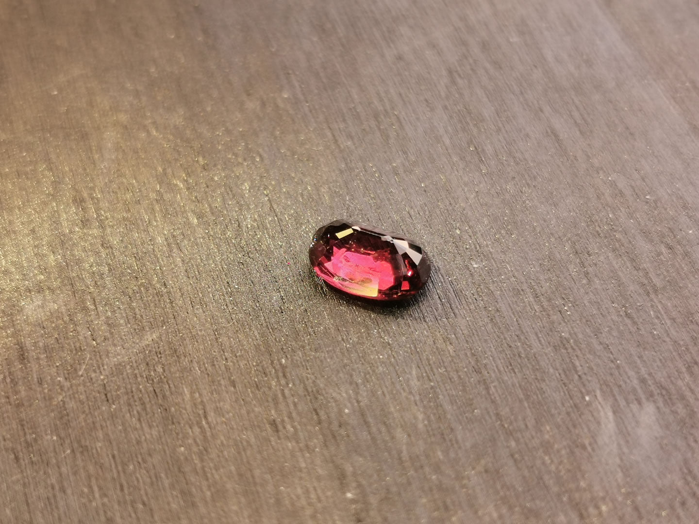 Granato Rodolite taglio ovale 1,48 ct