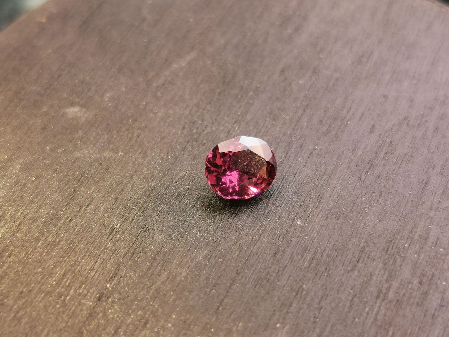 Granato Rodolite taglio ovale custom 1,52 ct