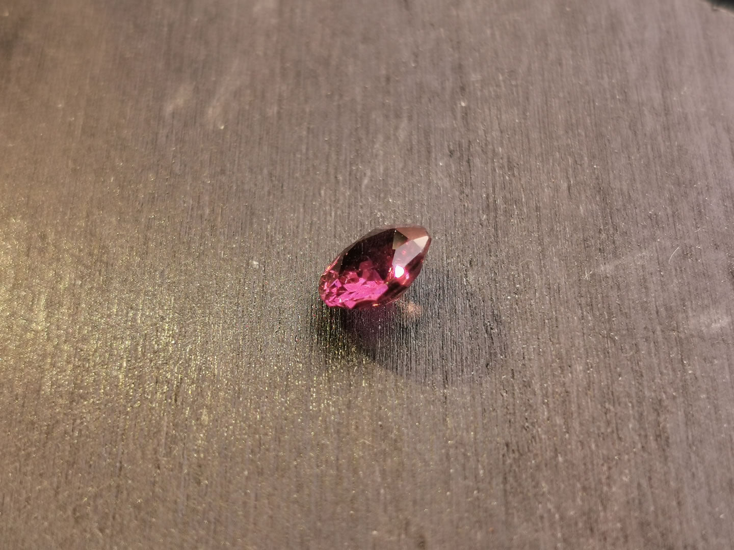 Granato Rodolite taglio ovale custom 1,52 ct