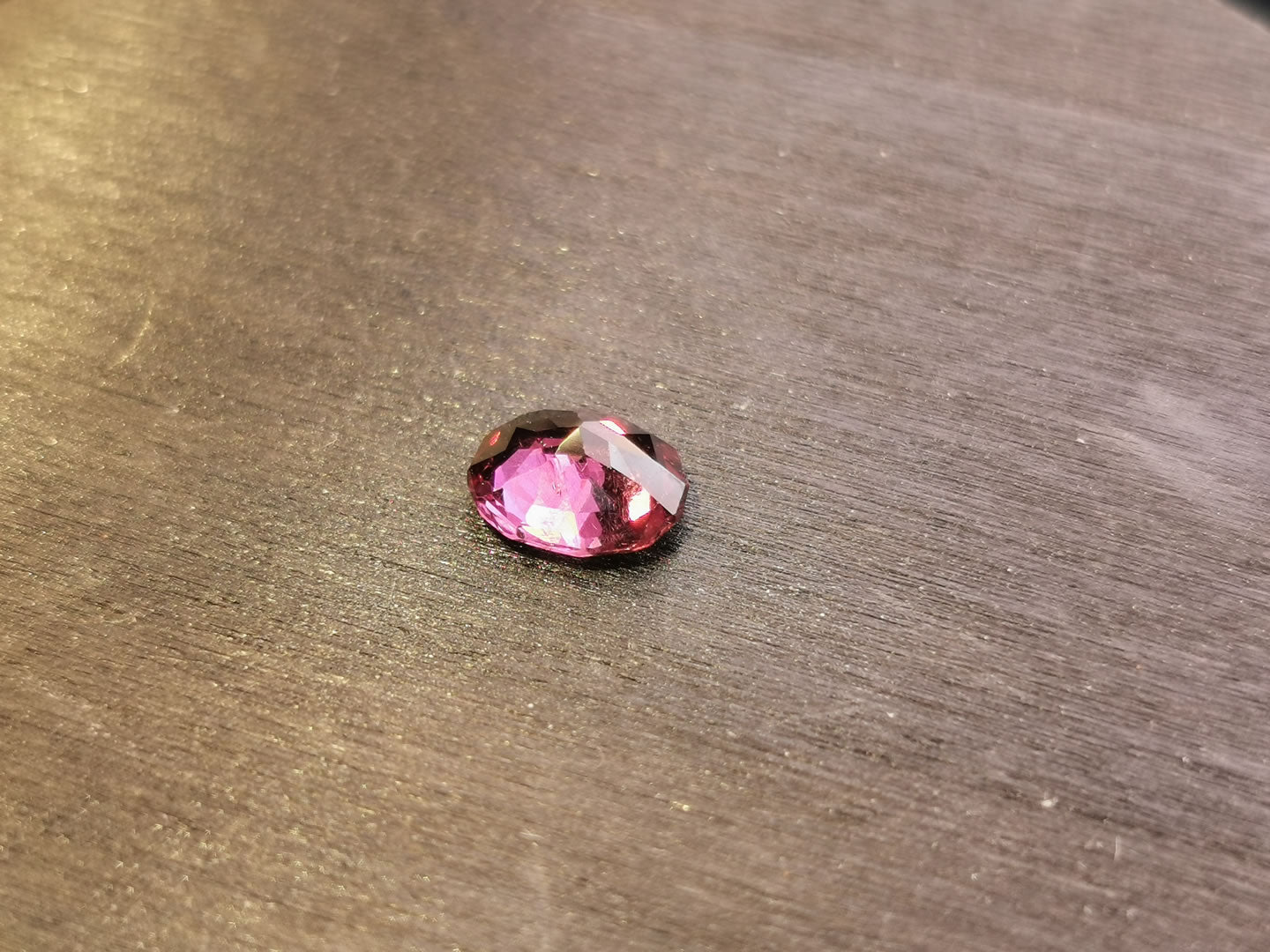 Granato Rodolite taglio ovale custom 1,52 ct