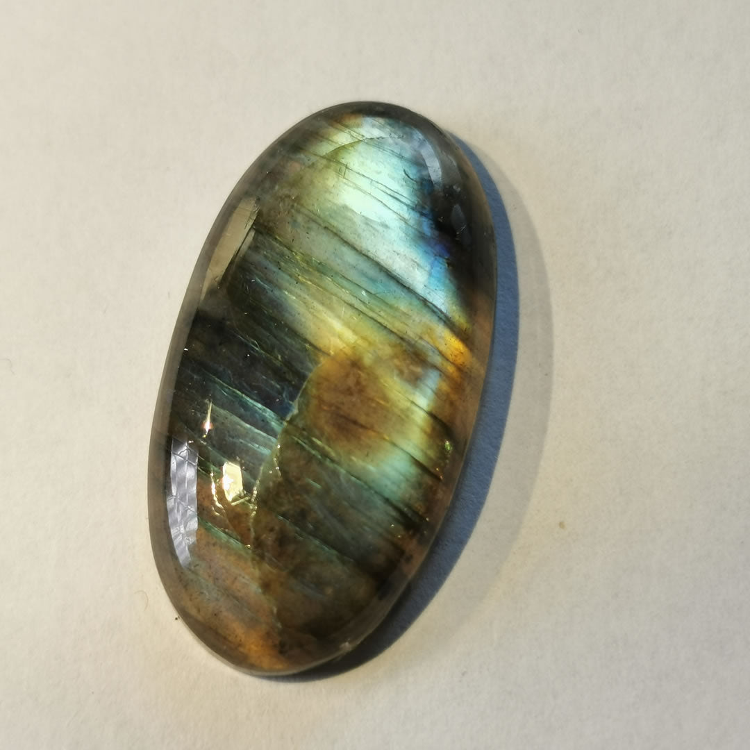 Labradorite taglio ovale cabochon 28,70 ct