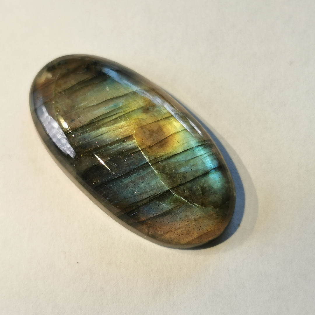 Labradorite taglio ovale cabochon 28,70 ct