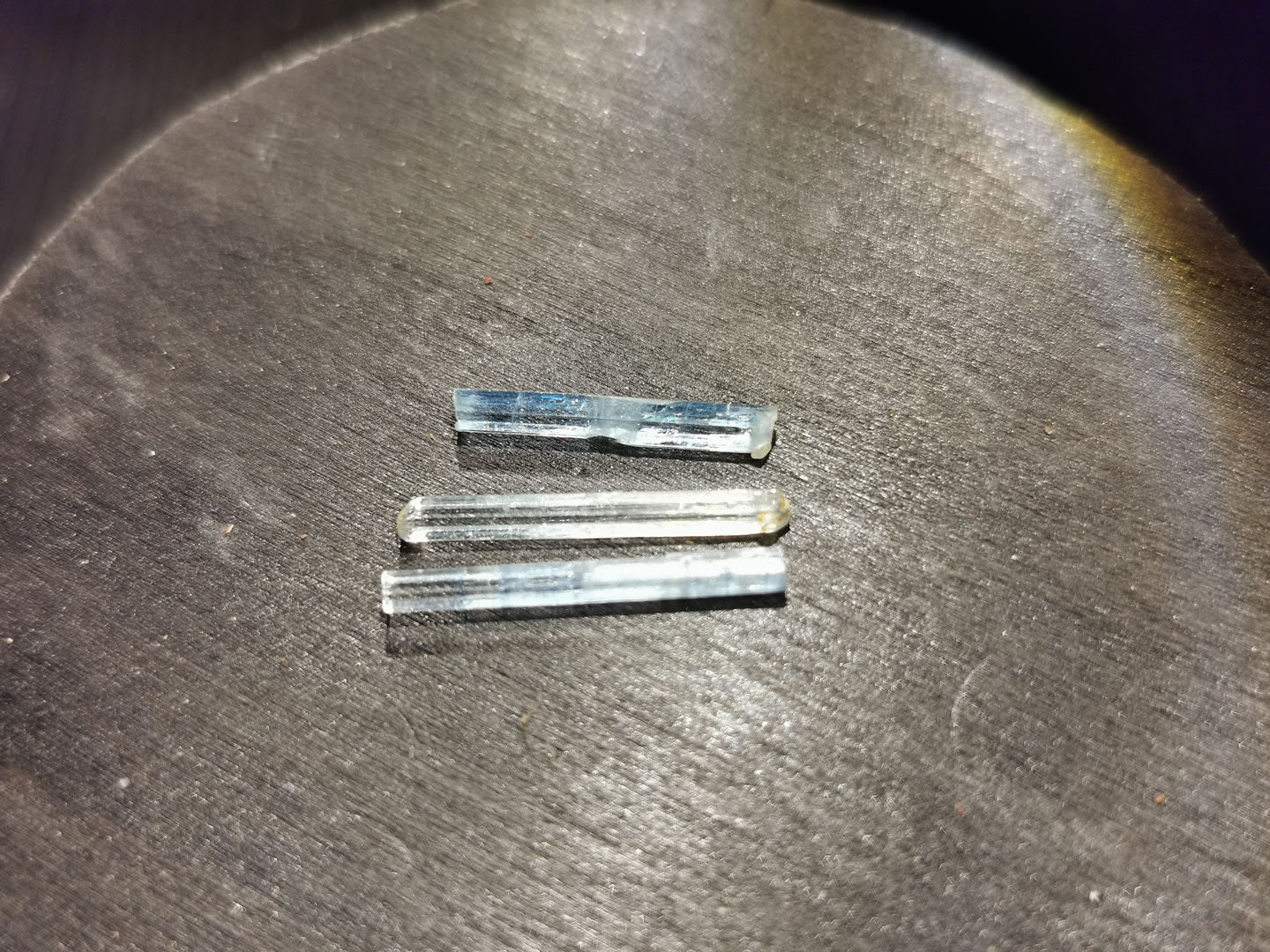Lotto di tre Acquamarine grezze 2,49 ct