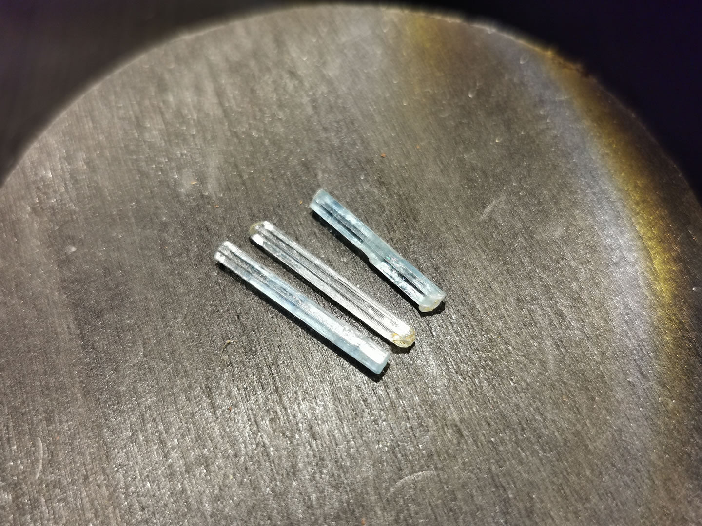 Lotto di tre Acquamarine grezze 2,49 ct
