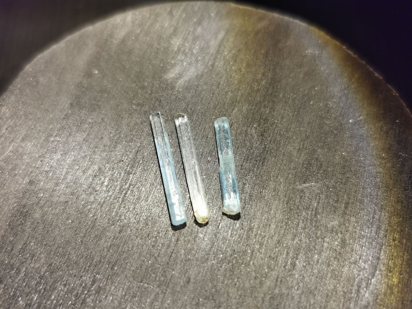 Lotto di tre Acquamarine grezze 2,49 ct
