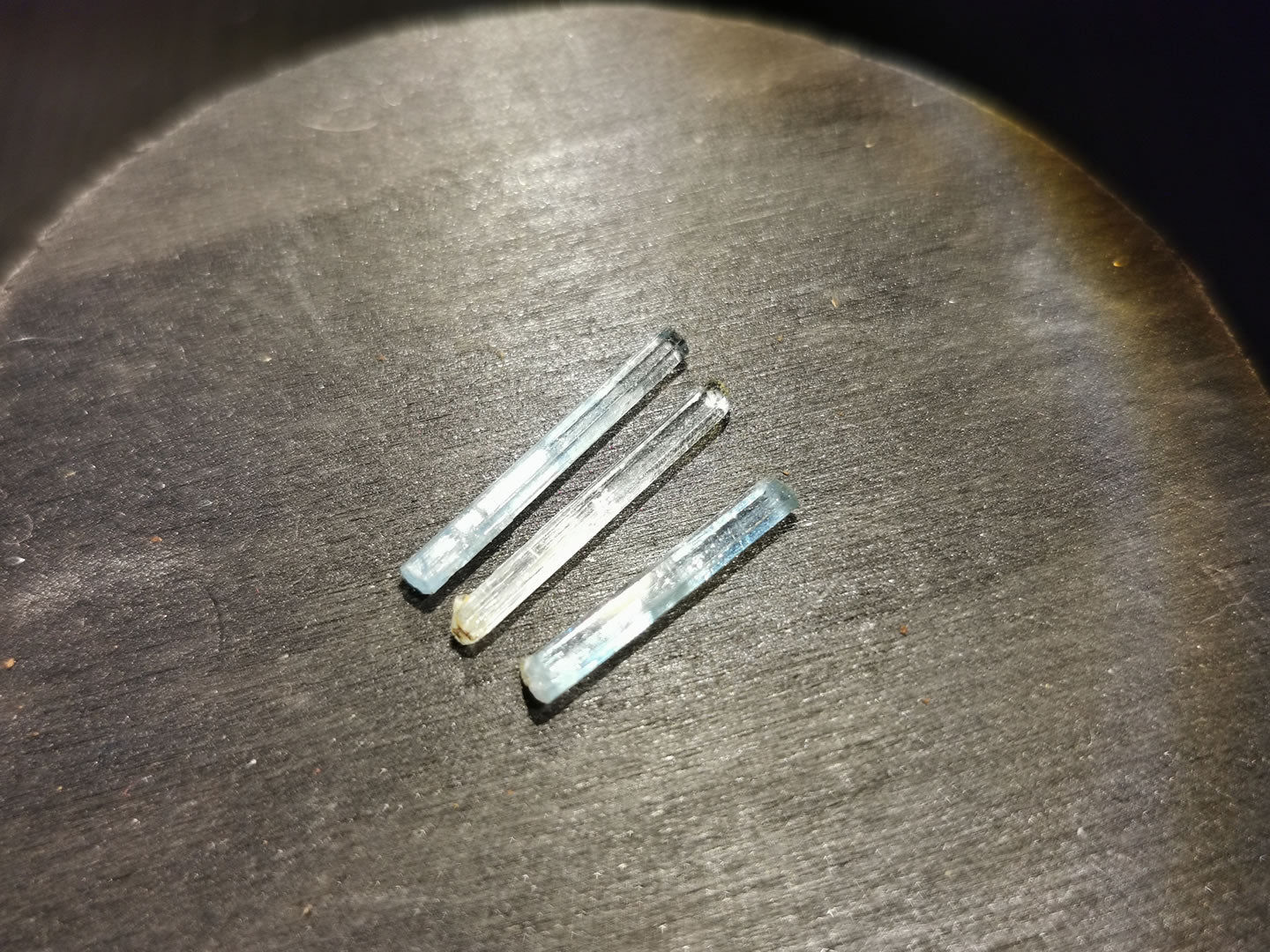 Lotto di tre Acquamarine grezze 2,49 ct