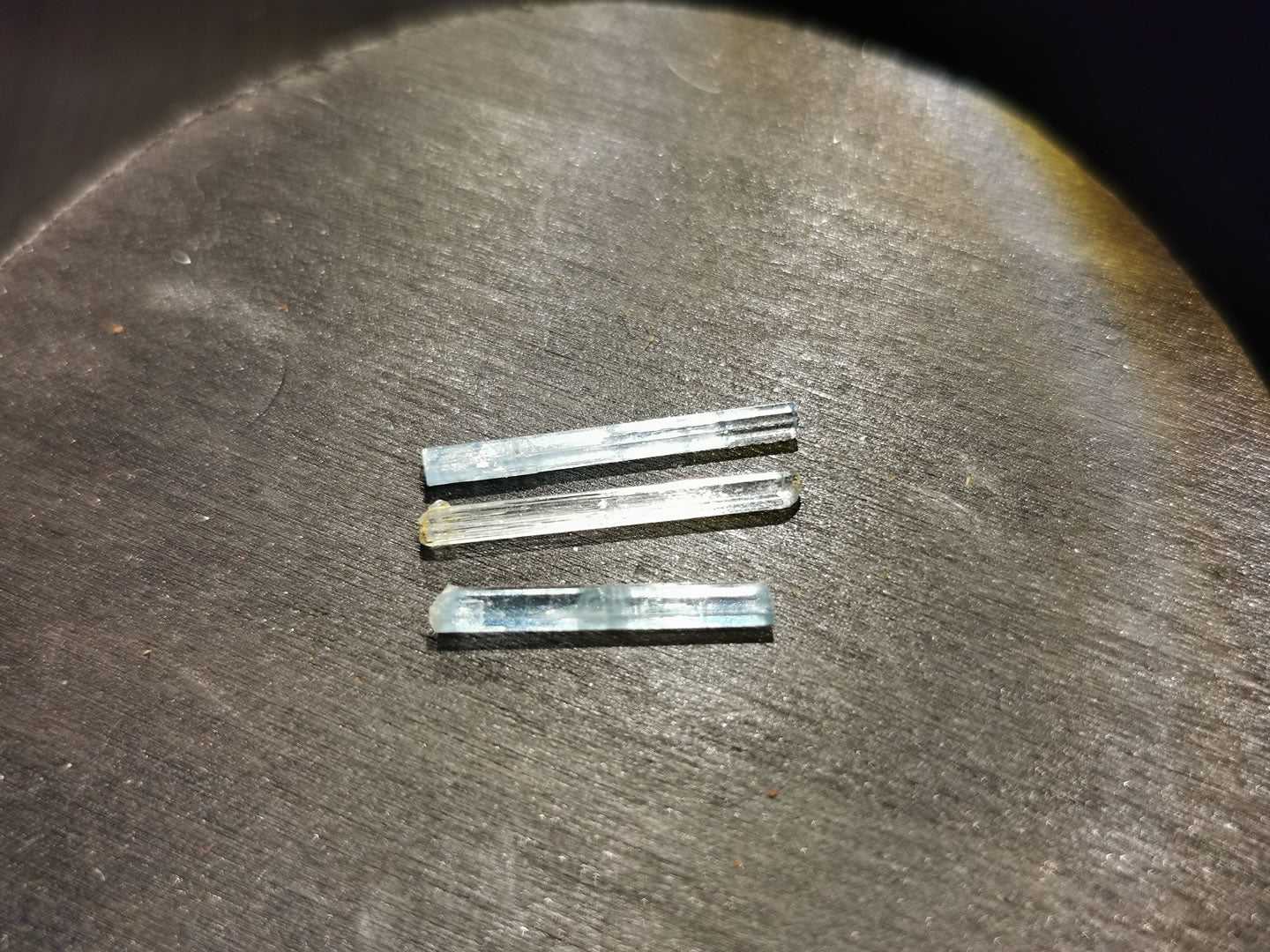 Lotto di tre Acquamarine grezze 2,49 ct
