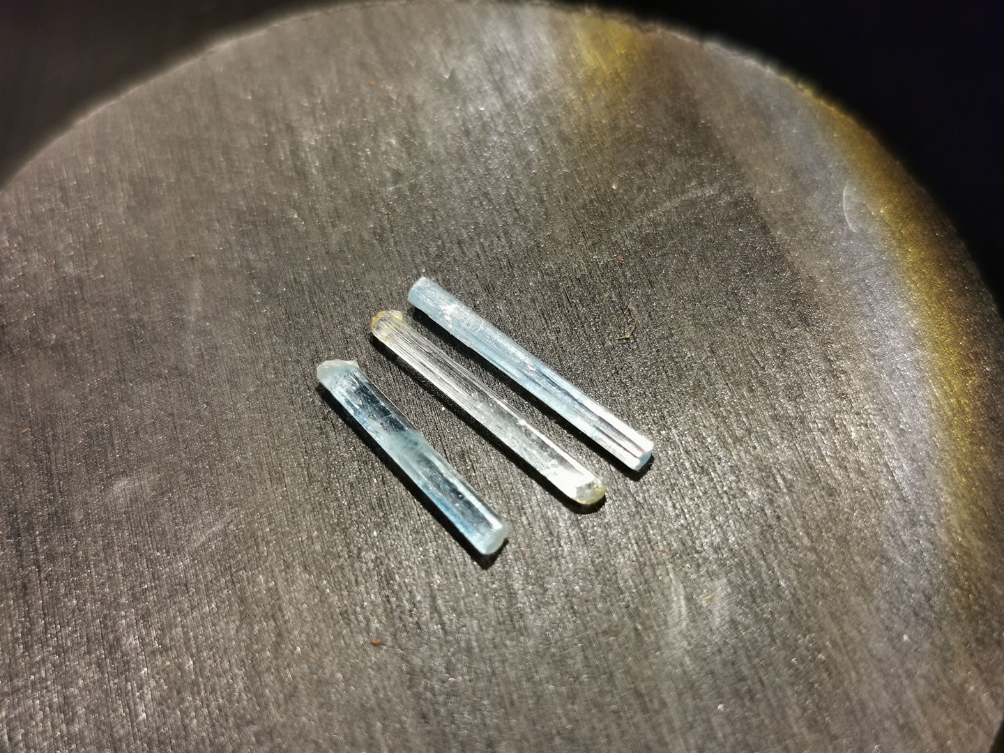 Lotto di tre Acquamarine grezze 2,49 ct
