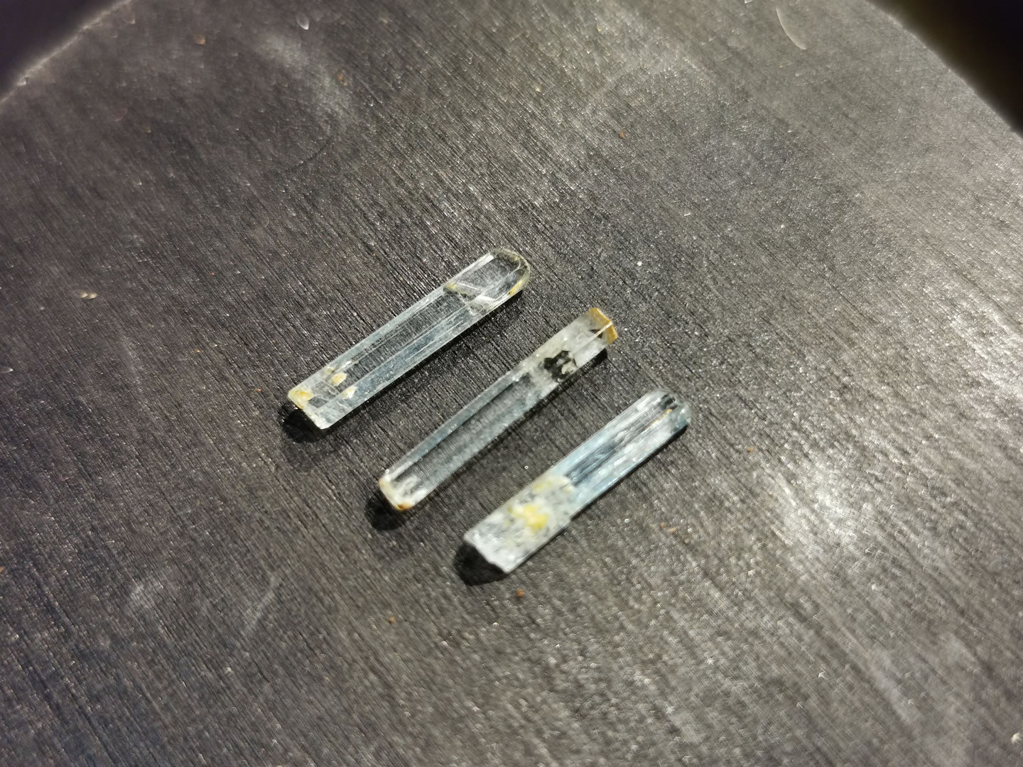 Lotto di tre Acquamarine grezze 2,83 ct