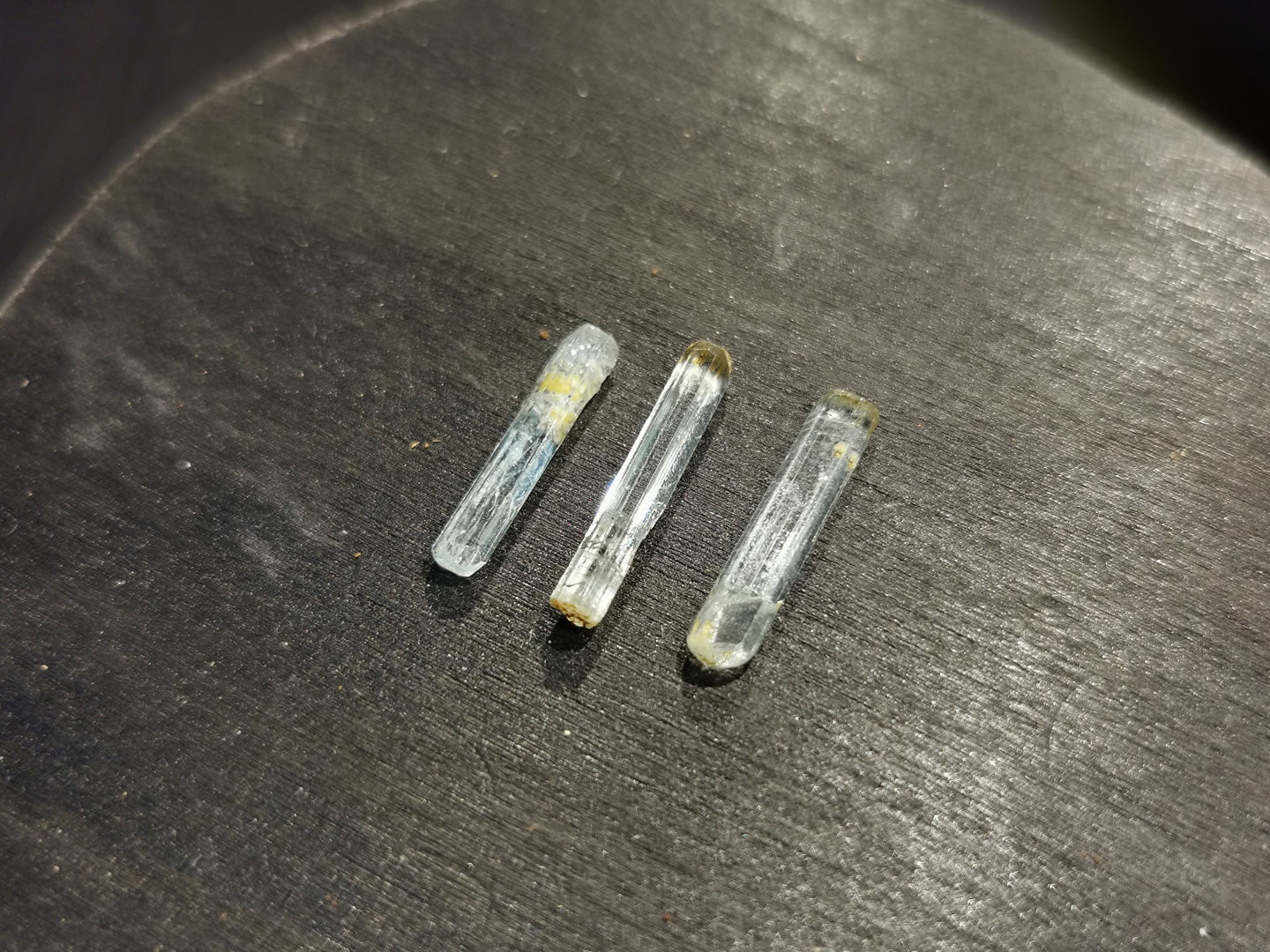 Lotto di tre Acquamarine grezze 2,83 ct