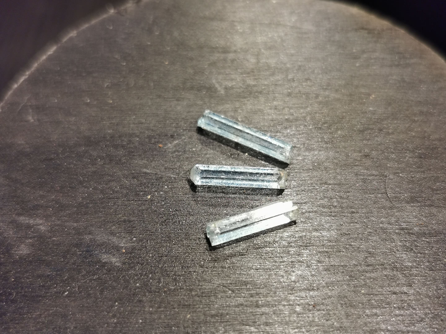 Lotto di tre Acquamarine grezze 2,81 ct