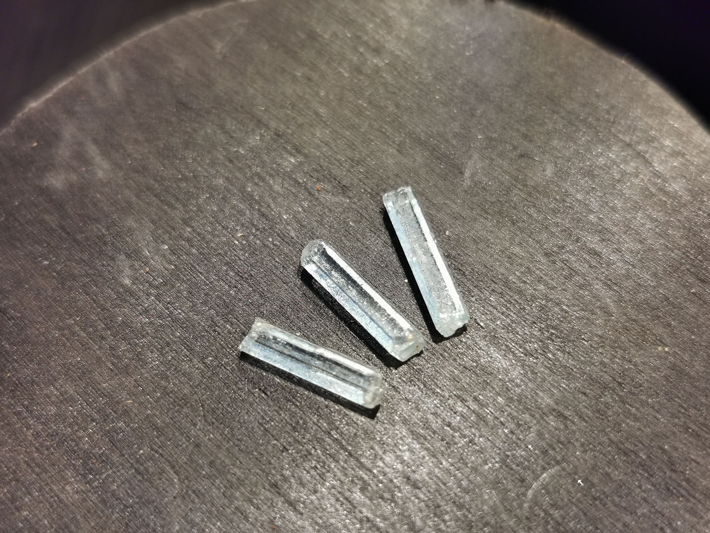 Lotto di tre Acquamarine grezze 2,81 ct