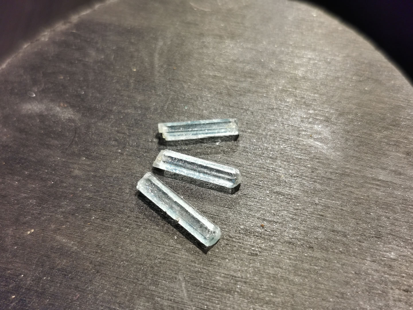 Lotto di tre Acquamarine grezze 2,81 ct