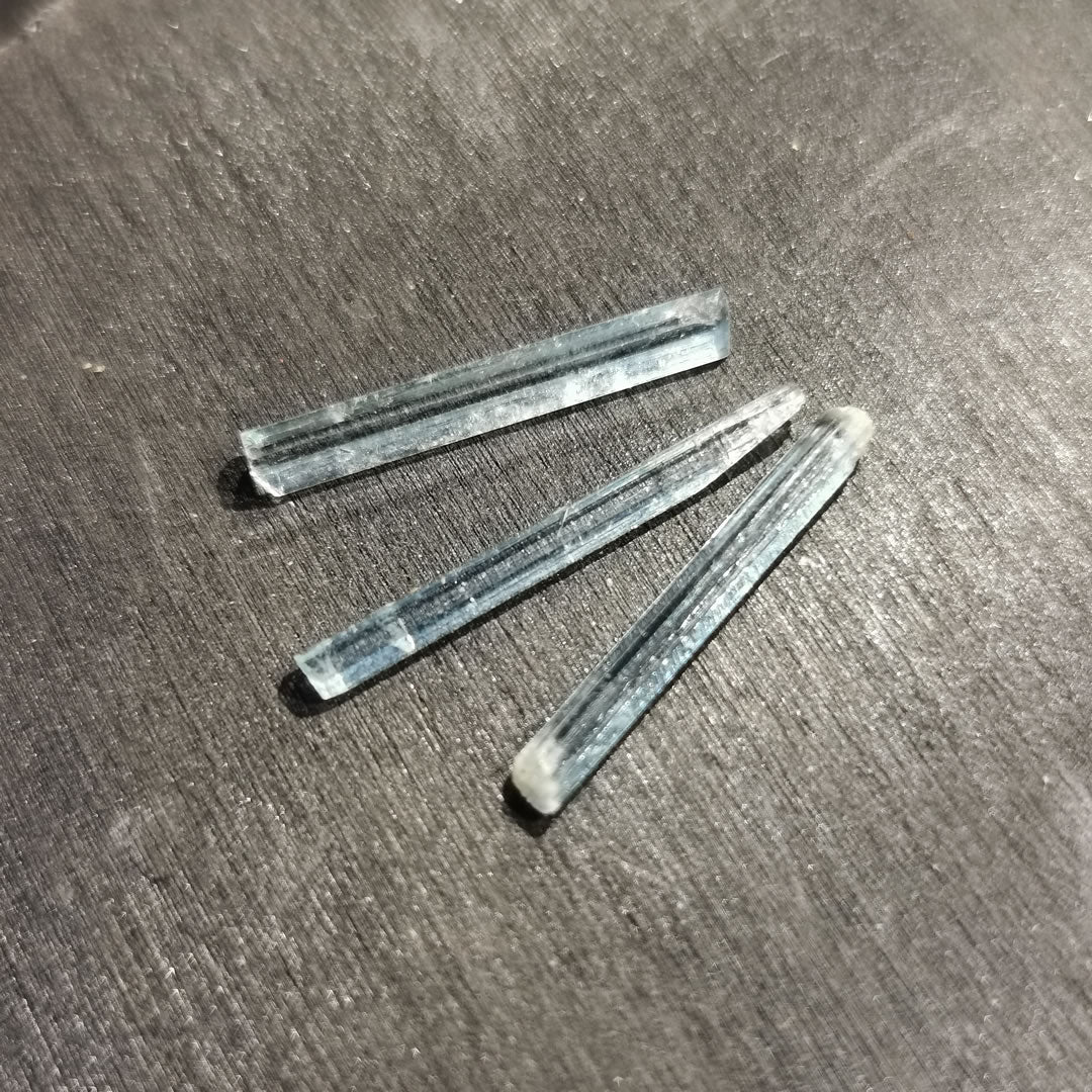 Lotto di tre Acquamarine grezze 2,97 ct
