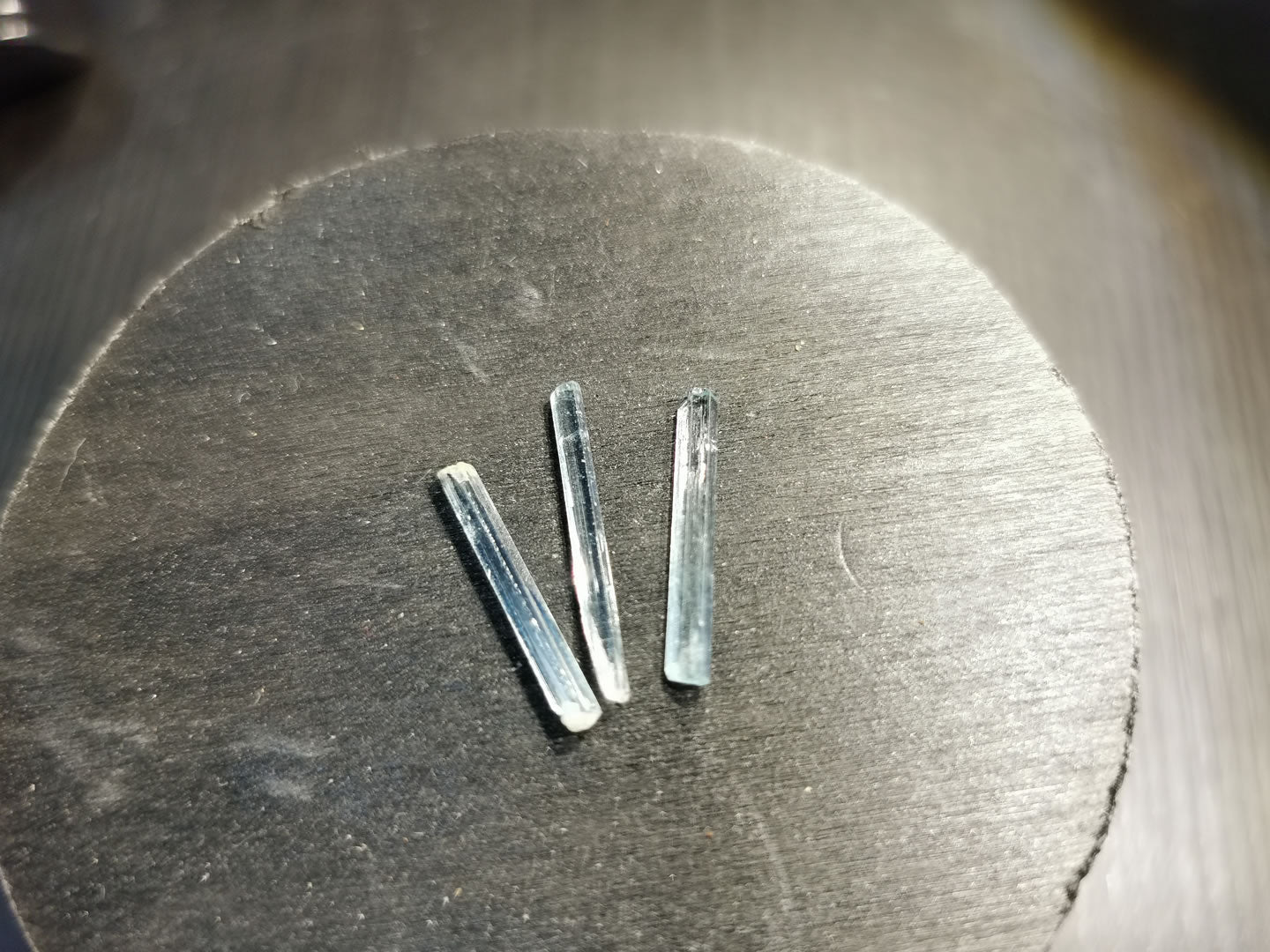 Lotto di tre Acquamarine grezze 2,97 ct