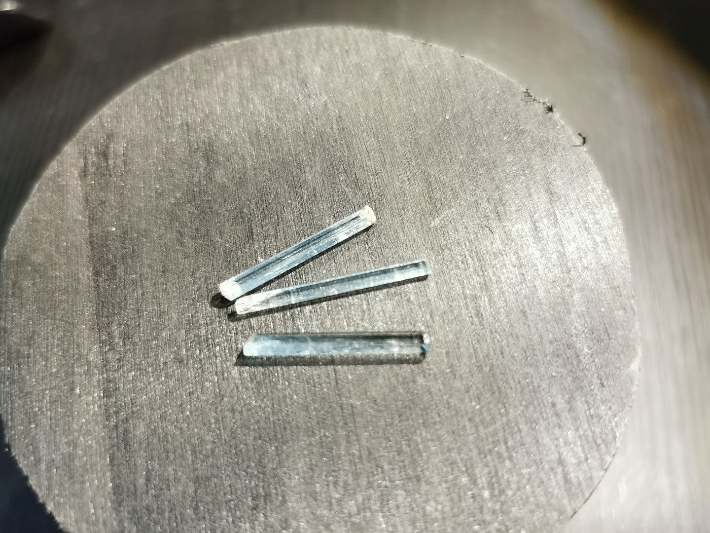 Lotto di tre Acquamarine grezze 2,97 ct