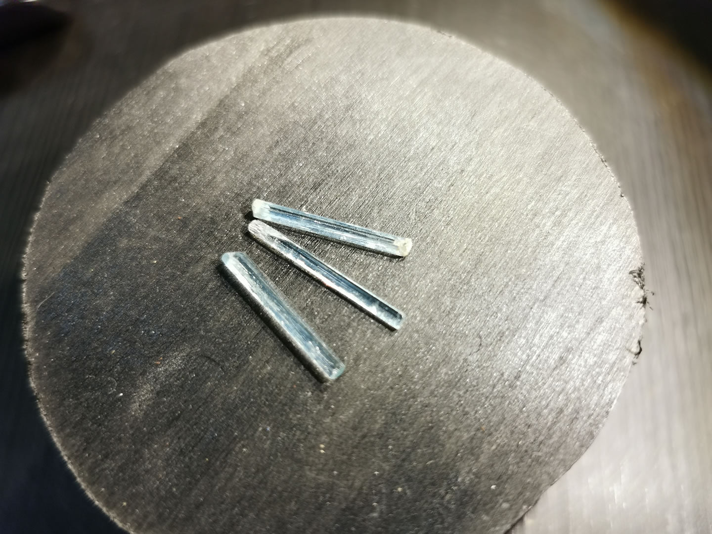 Lotto di tre Acquamarine grezze 2,97 ct