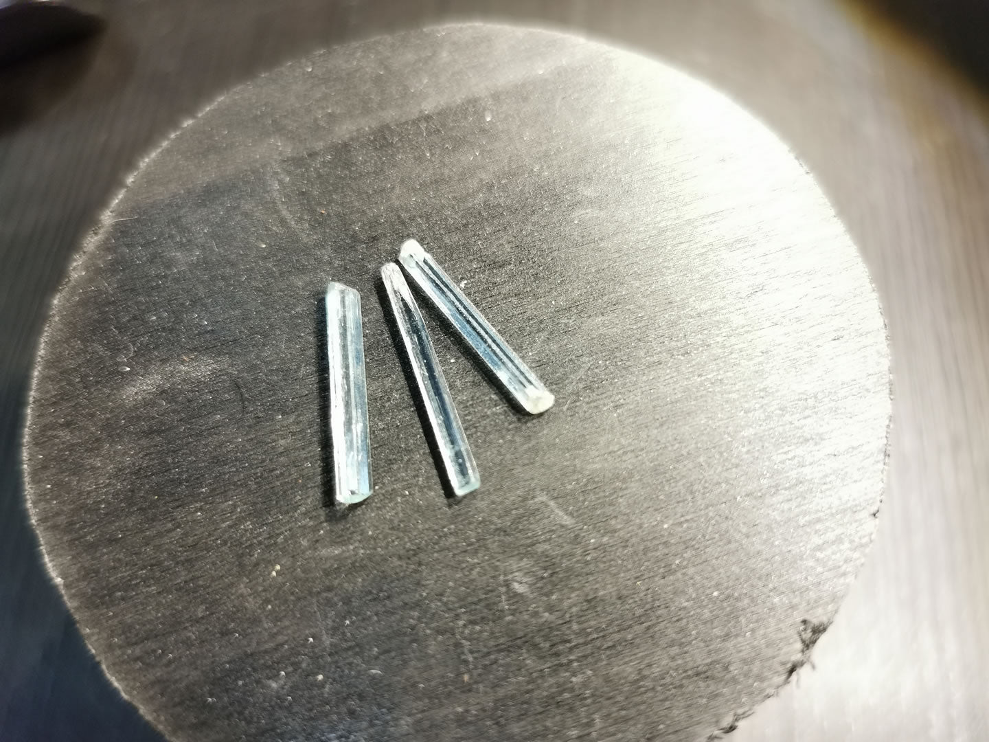 Lotto di tre Acquamarine grezze 2,97 ct