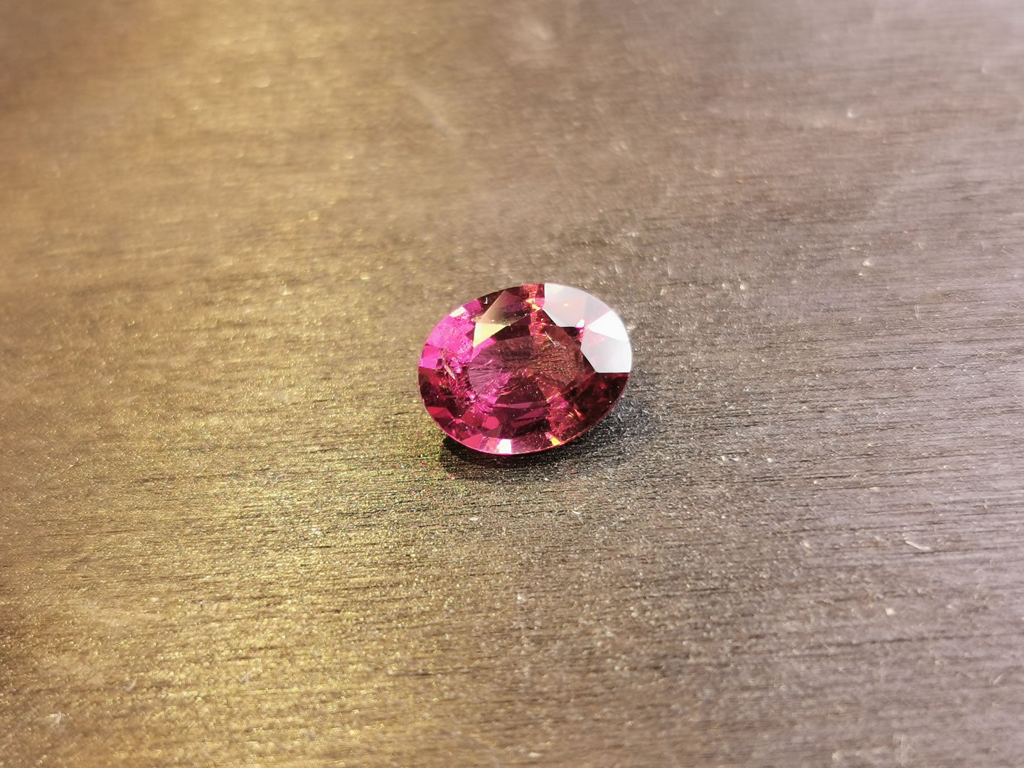 Granato Rodolite taglio ovale 1,69 ct