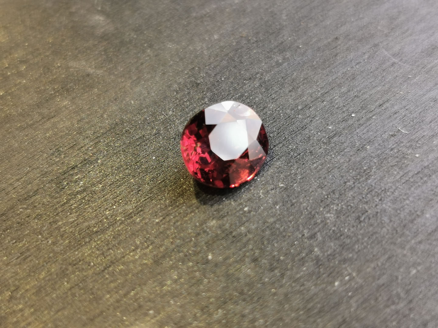 Granato Rodolite taglio ovale 2,08 ct