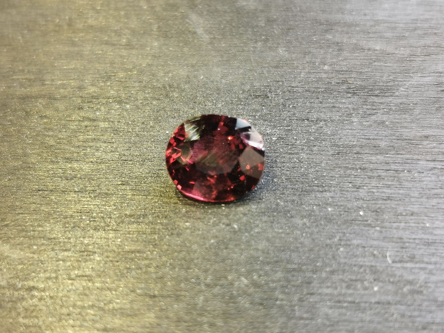 Granato Rodolite taglio ovale 2,08 ct