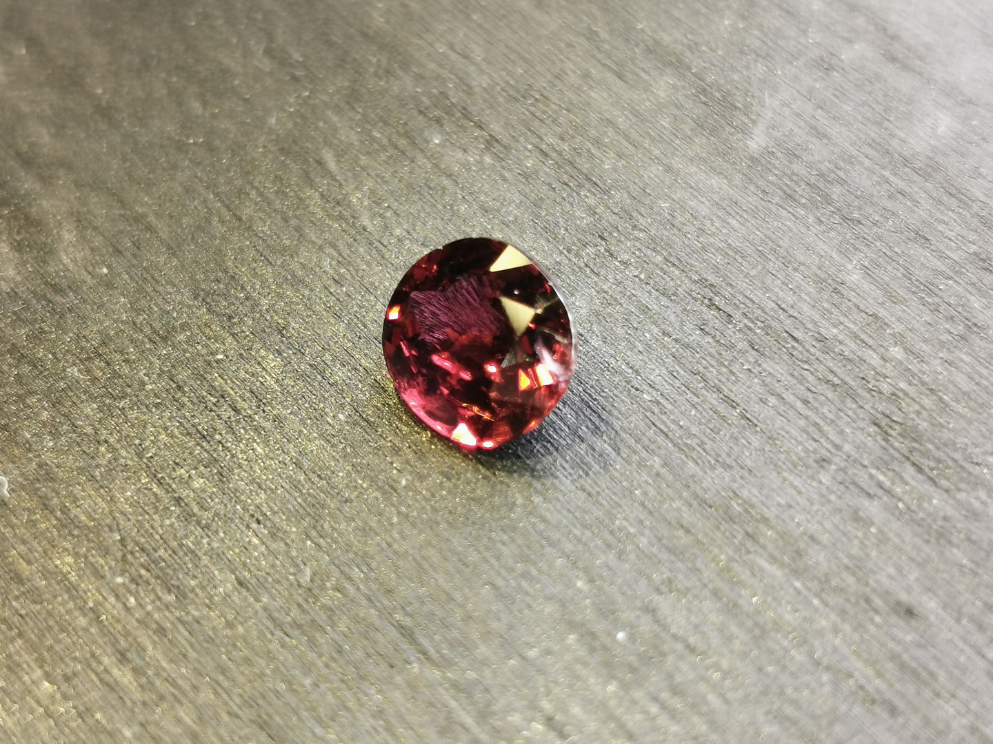 Granato Rodolite taglio ovale 2,08 ct