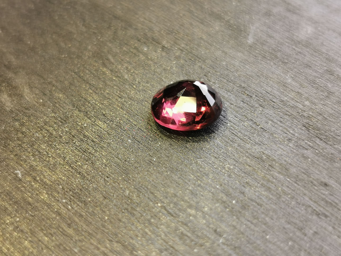 Granato Rodolite taglio ovale 2,08 ct