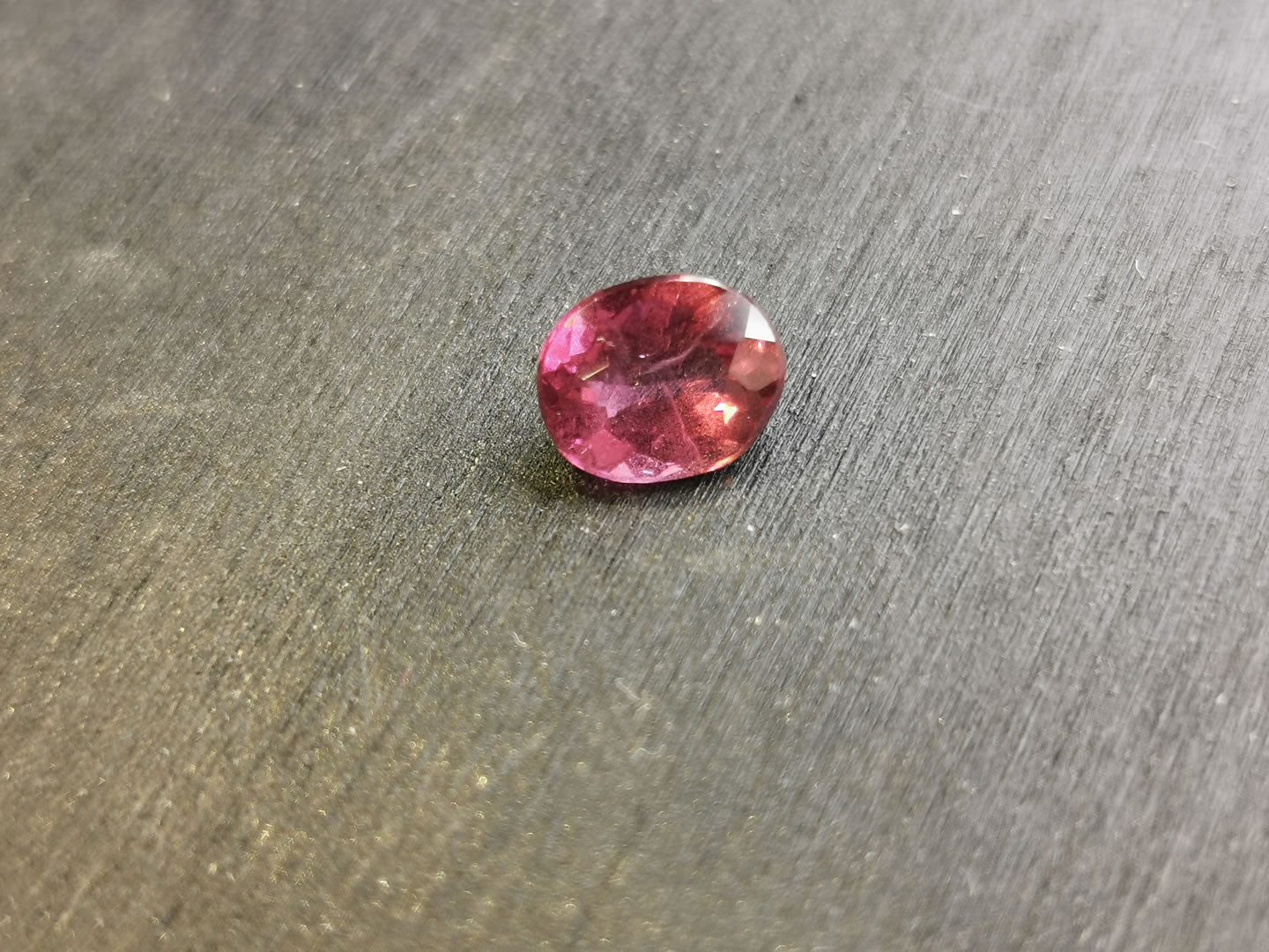 Granato Rodolite taglio ovale 1,48 ct