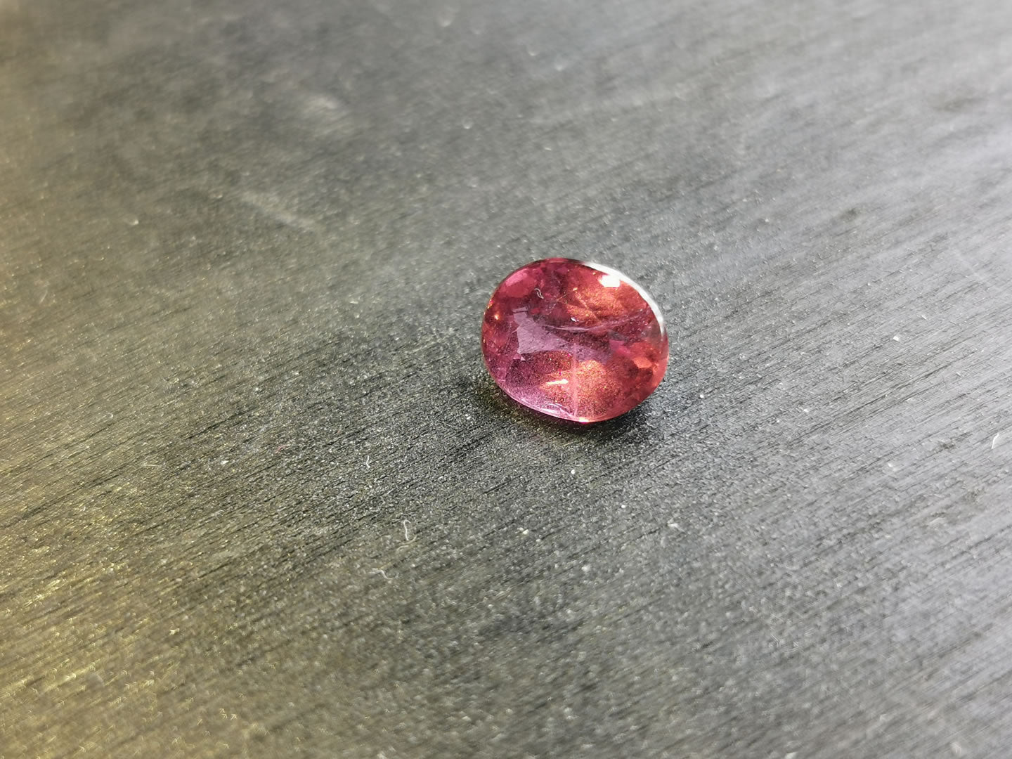 Granato Rodolite taglio ovale 1,48 ct