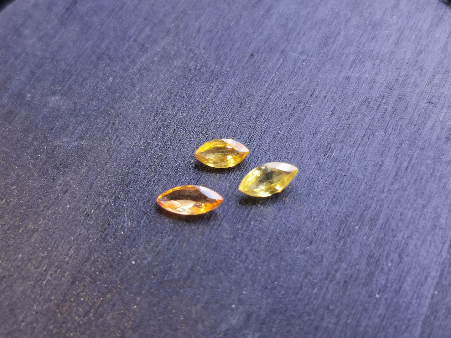 Lotto di 3 Zaffiri giallo arancio taglio marquise 1,15 ct totali