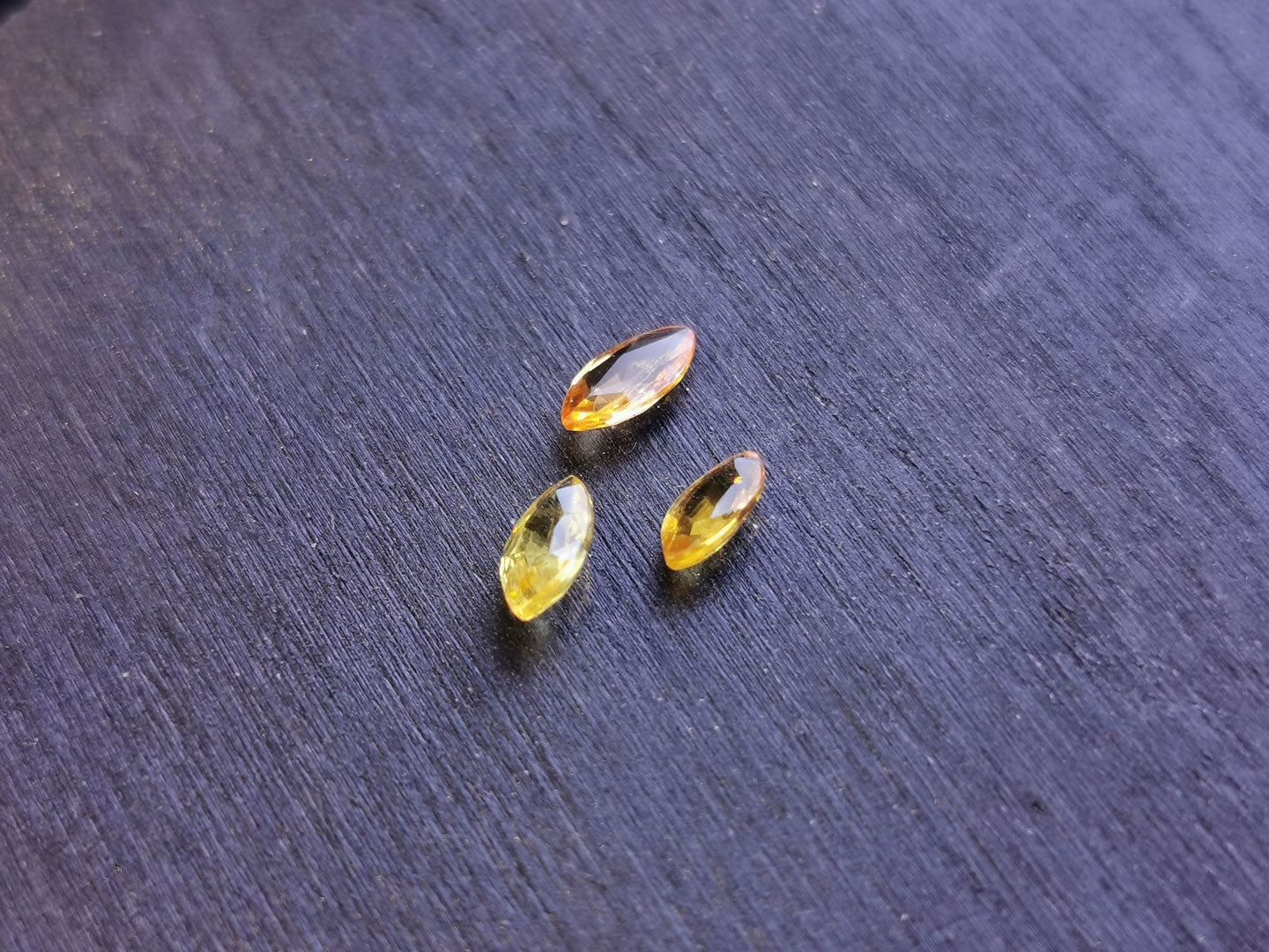 Lotto di 3 Zaffiri giallo arancio taglio marquise 1,15 ct totali