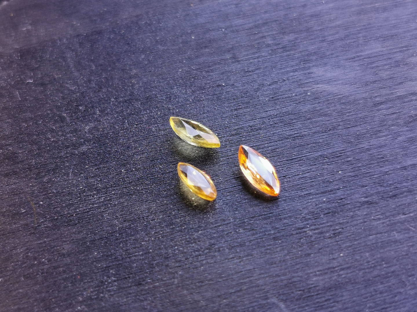 Lotto di 3 Zaffiri giallo arancio taglio marquise 1,15 ct totali