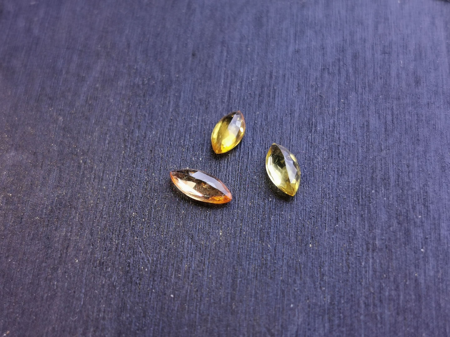 Lotto di 3 Zaffiri giallo arancio taglio marquise 1,15 ct totali