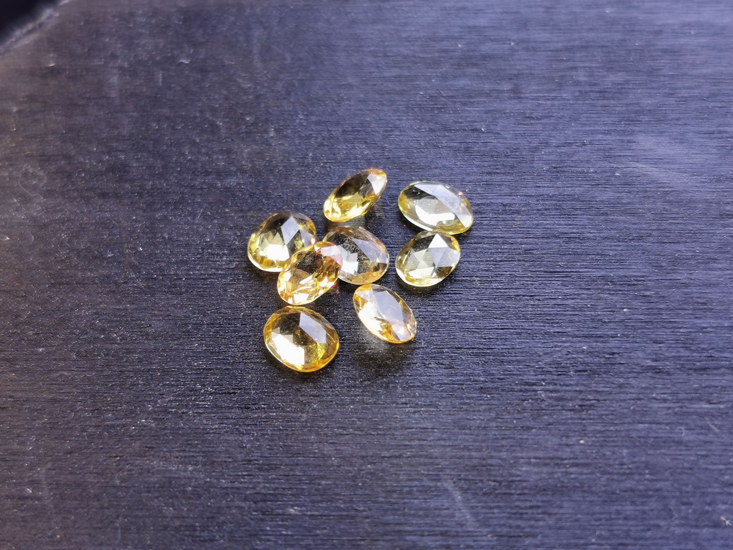 Lotto di 8 Zaffiri giallo taglio rosetta forma ovale 2,95 ct totali