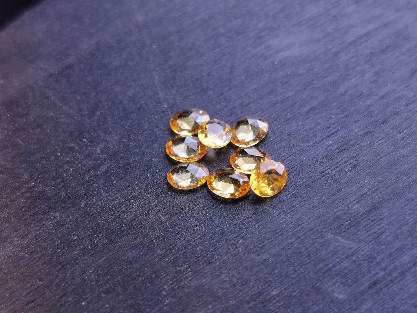 Lotto di 8 Zaffiri giallo taglio rosetta forma ovale 2,54 ct totali
