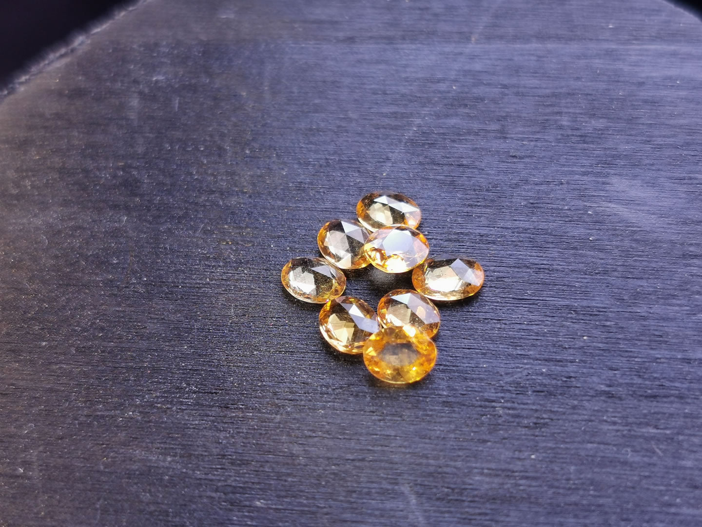Lotto di 8 Zaffiri giallo taglio rosetta forma ovale 2,54 ct totali
