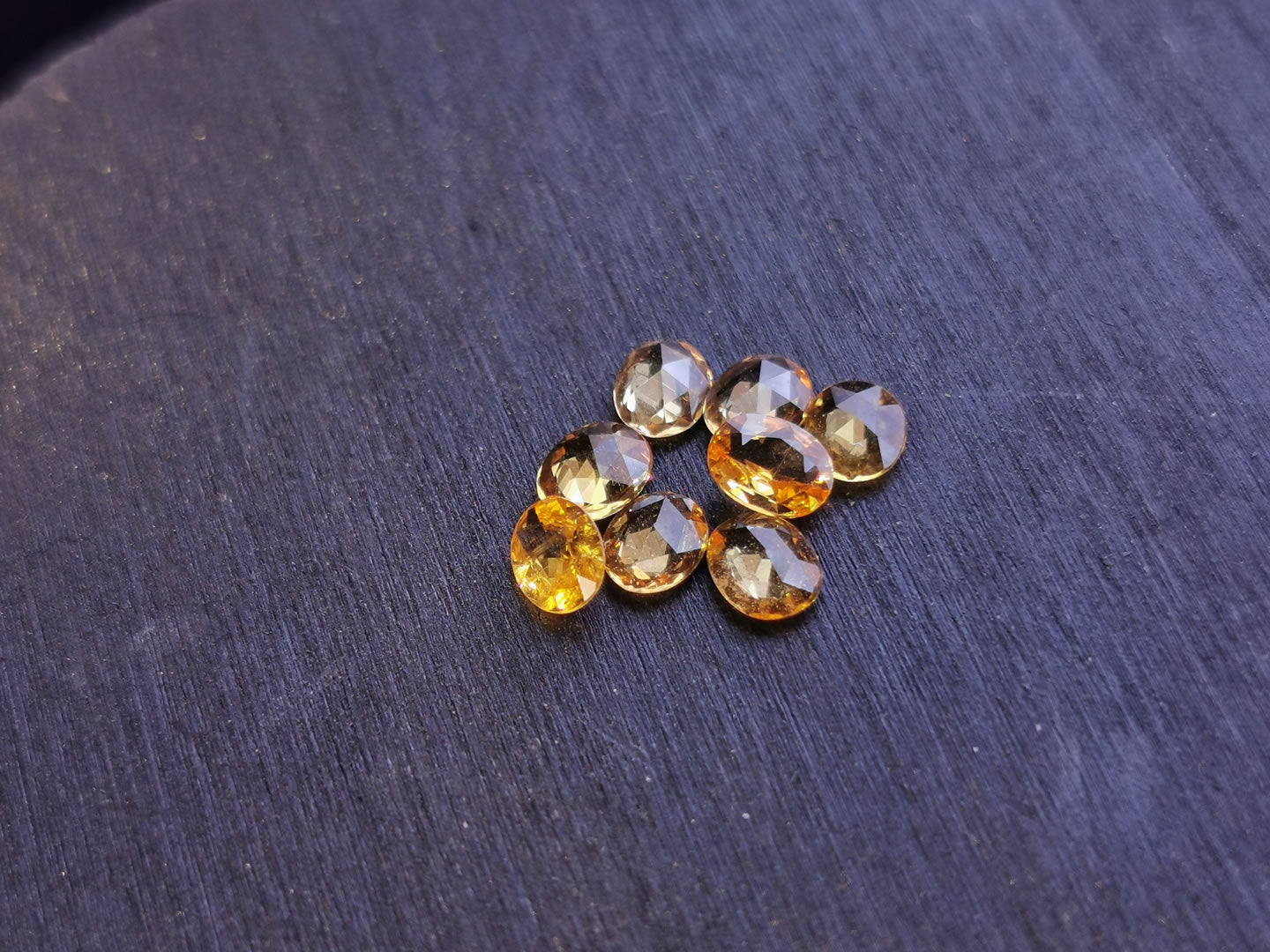 Lotto di 8 Zaffiri giallo taglio rosetta forma ovale 2,54 ct totali