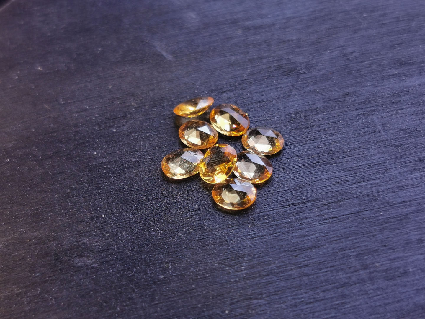 Lotto di 8 Zaffiri giallo taglio rosetta forma ovale 2,54 ct totali