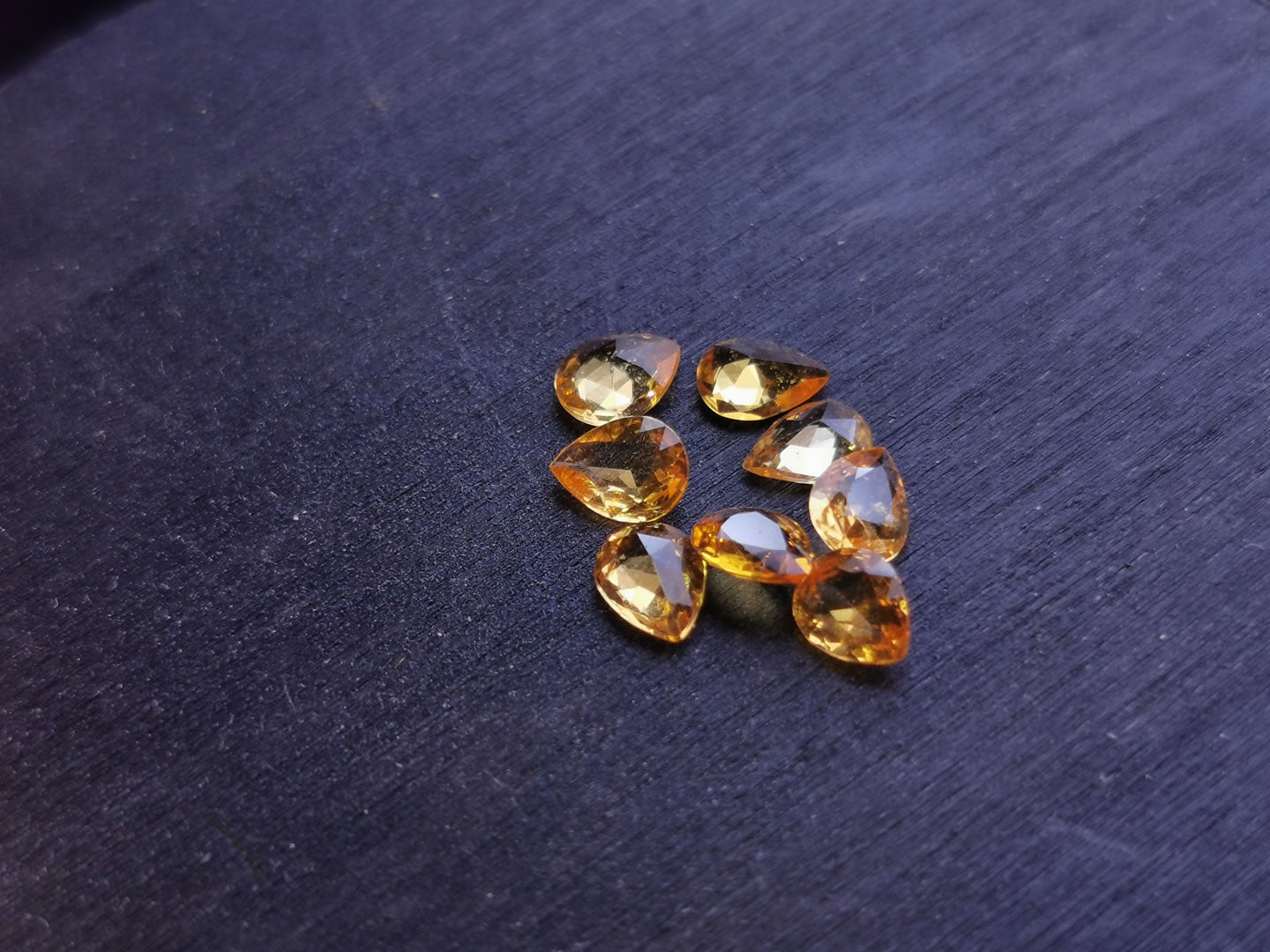 Lotto di 8 Zaffiri arancio taglio rosetta forma goccia 2,32 ct totali