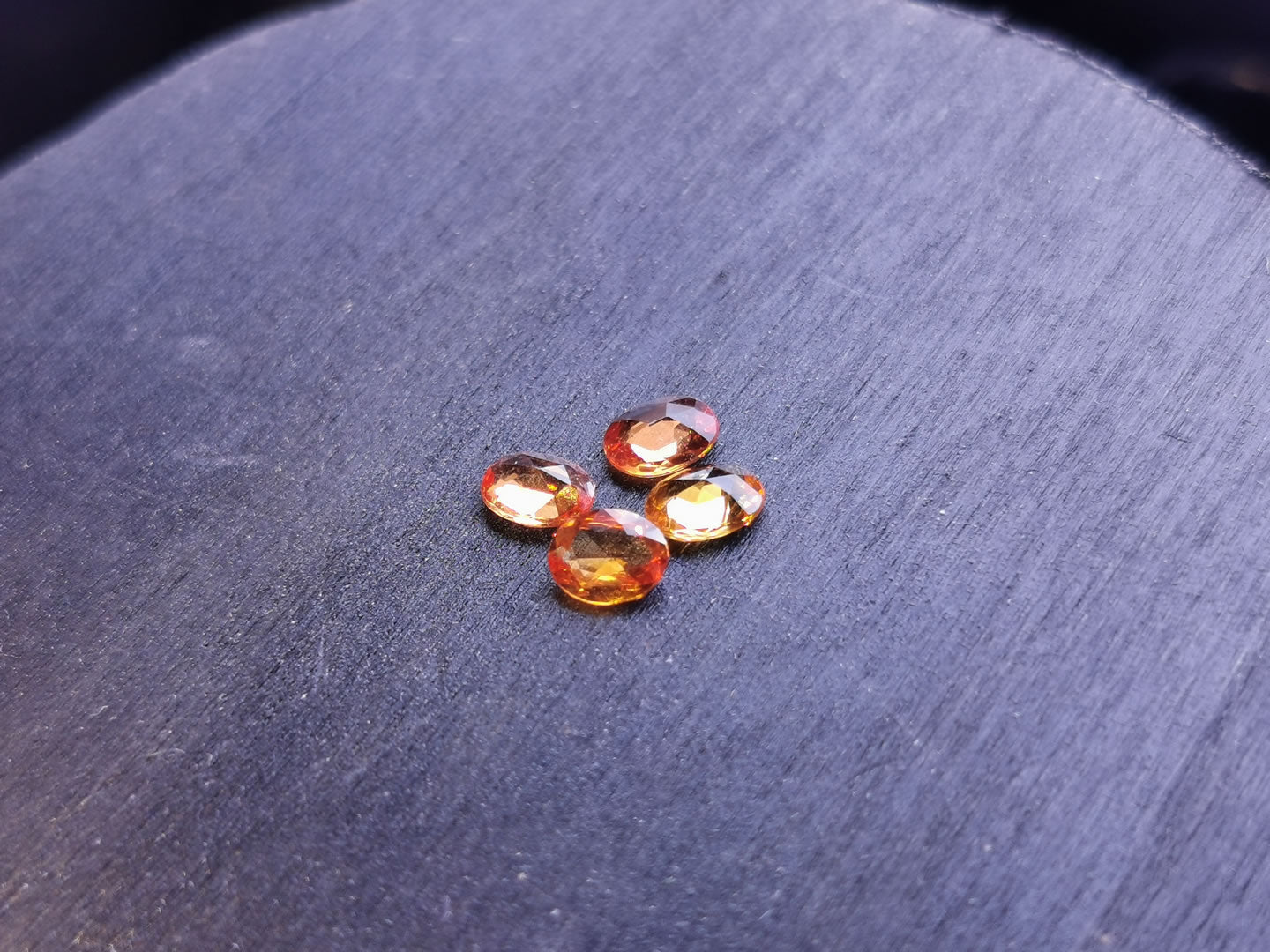 Lotto di 4 Zaffiri arancio taglio rosetta forma ovale 1,34 ct totali
