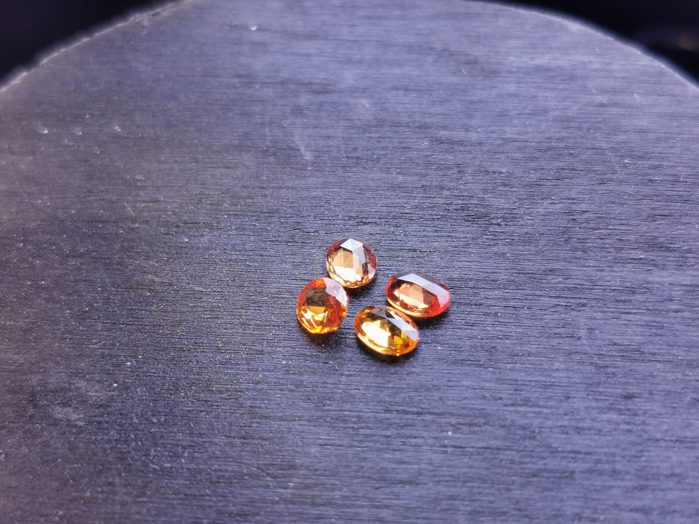 Lotto di 4 Zaffiri arancio taglio rosetta forma ovale 1,34 ct totali