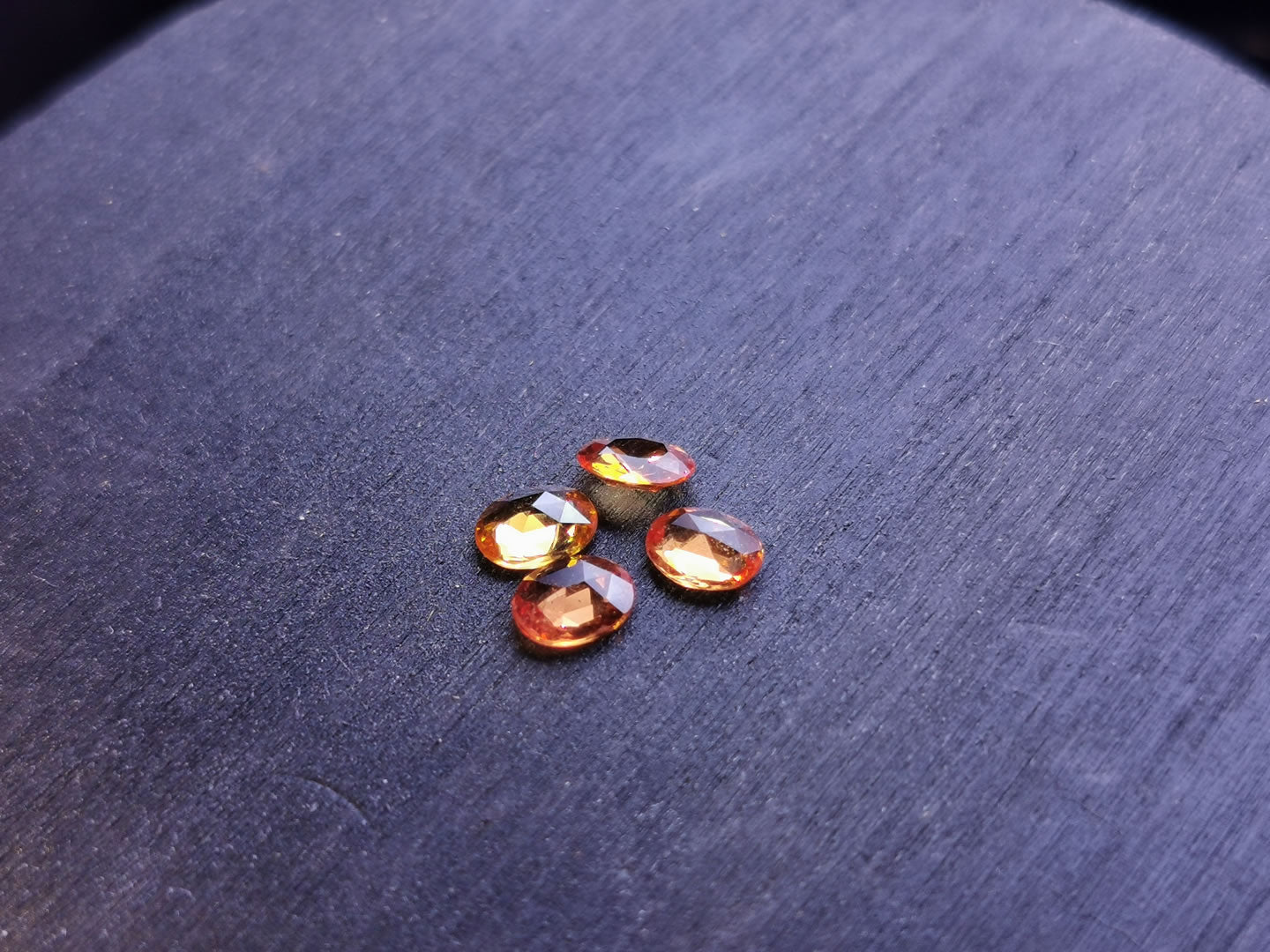 Lotto di 4 Zaffiri arancio taglio rosetta forma ovale 1,34 ct totali