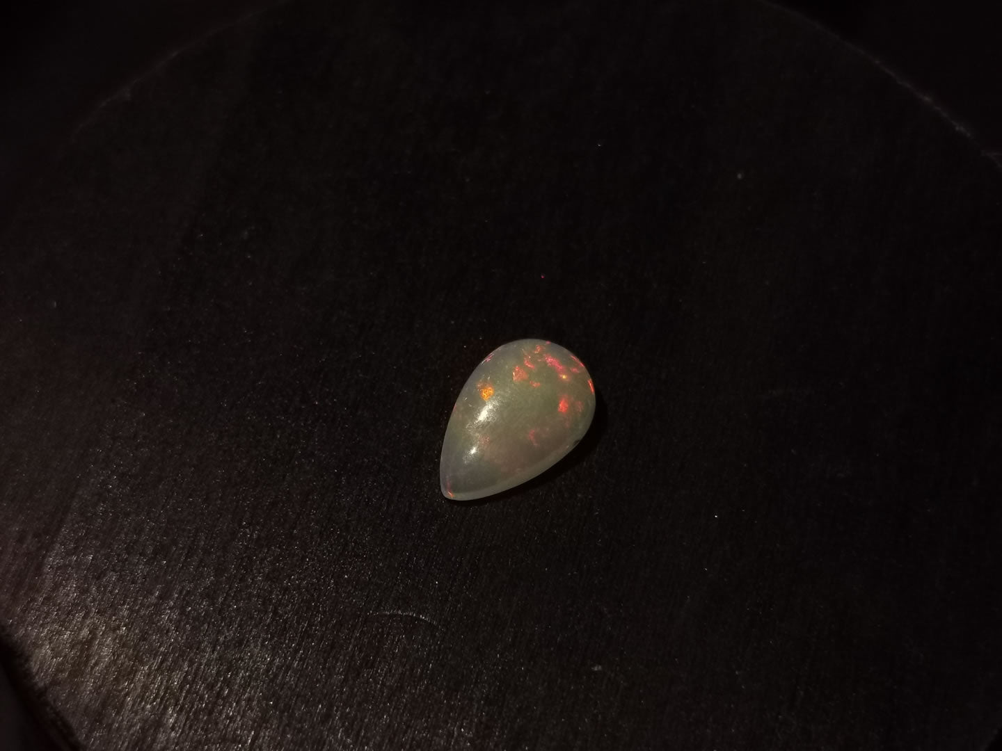 Opale taglio goccia cabochon 2,14 ct