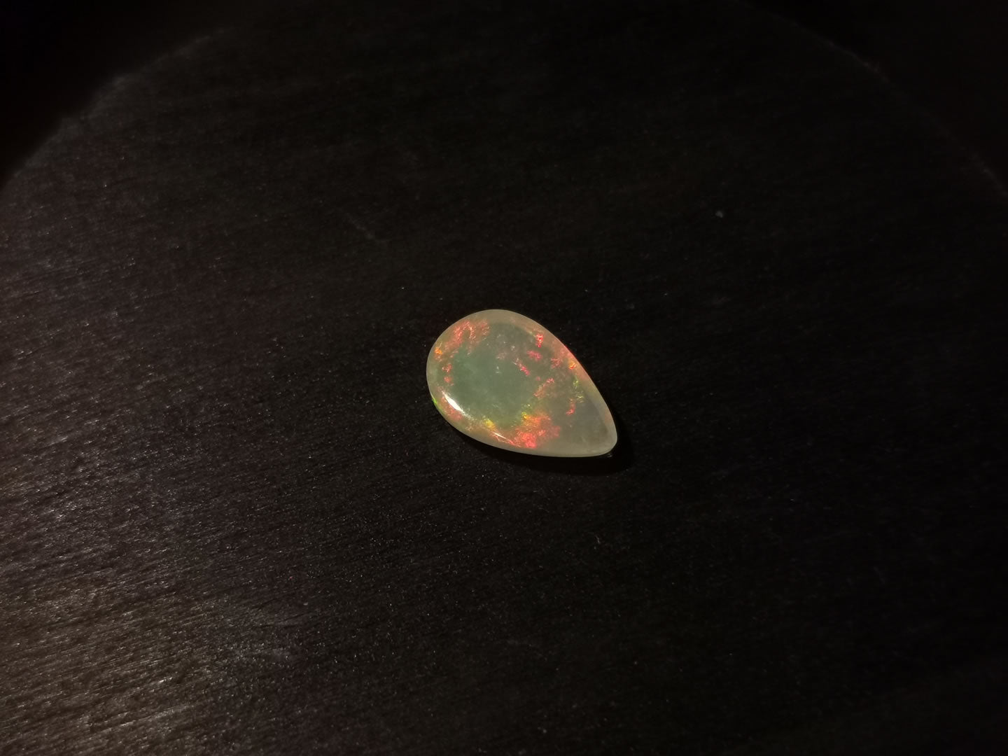 Opale taglio goccia cabochon 2,14 ct